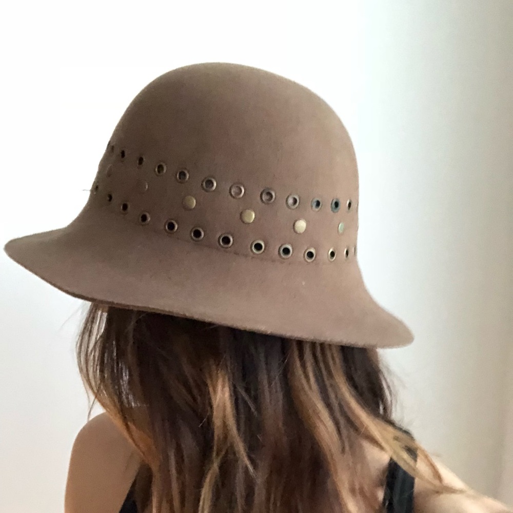 Chic city hat from Henri Bendel